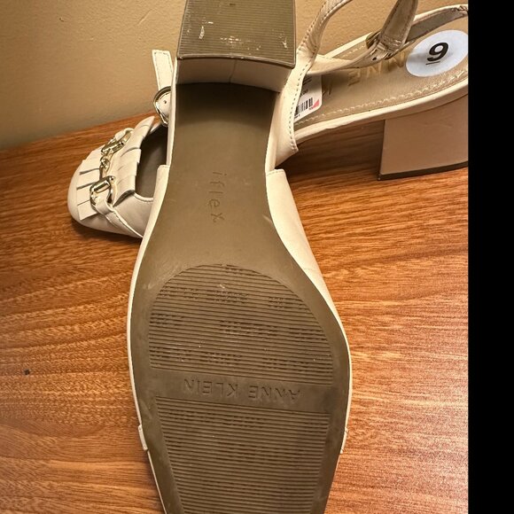 Anne Klein Cream Slingback Block Heel Shoes Size 9 – Gold Bit & Fringe Detail - Picture 3 of 4